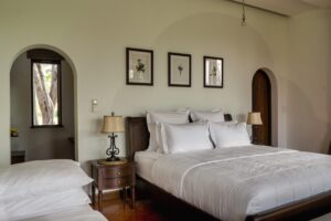 River Kwai House - Bedroom with arched doorways